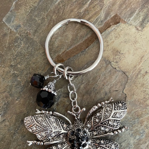 NWT Rustic Queen Bee Crystal 3 Charm Key Chain - Picture 3 of 4